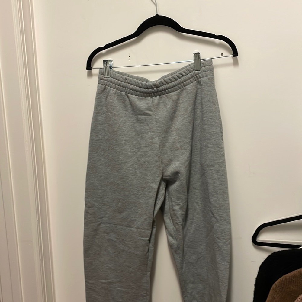 SIZE MEDIUM FRUIT OF THE LOOM SWEATS. most comfy pair of sweats i own…